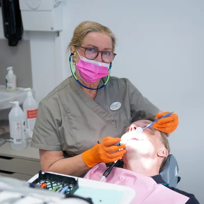 Porträtt av Annie Borgenstedt, Tandhygienist på Gamla Stans Tandklinik